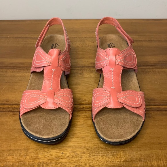 ladies walking sandals size 9